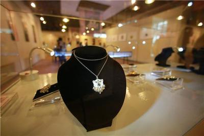 火了！青島大學(xué)首飾與珠寶設(shè)計(jì)畢業(yè)展驚艷亮相，創(chuàng)意與技藝完美交融